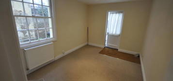 Flat to rent in Clarence Square, Cheltenham GL50