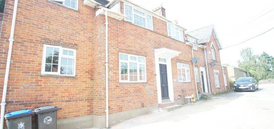 4 bedroom semi-detached house to rent