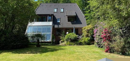 Ruhig, zentral und im Grünen - Großzügiges Einfamilienhaus direkt am Wald