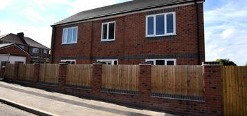 5 bedroom detached house