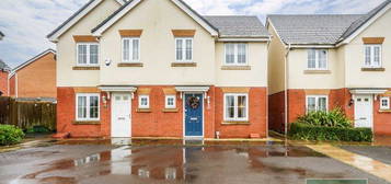 3 bed semi-detached house for sale