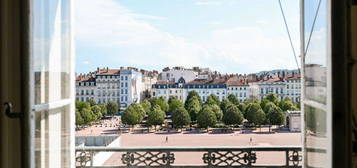 Superbe plateau de 122m2 - PLACE BELLECOUR