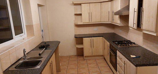 4 bed terraced house to rent