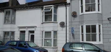 5 bedroom terraced house to rent