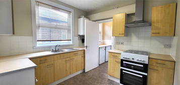 Flat to rent in Edgington Road, London SW16