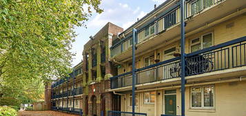 Flat for sale in Alexandra Gardens, London W4