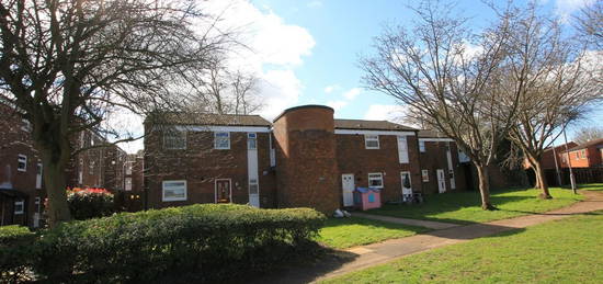 Flat to rent in Kimbolton Crescent, Stevenage SG2