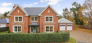 5 bedroom detached house