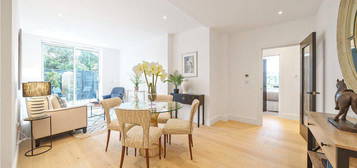 Flat for sale in Kingsbridge Avenue, London W3