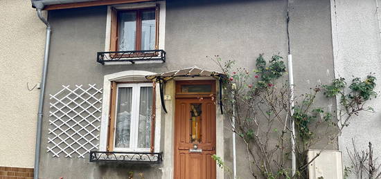 PETITE MAISON DE VILLE A RÉNOVER