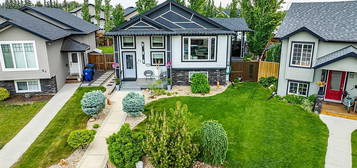 57 S Cedar Cres, Blackfalds, AB T4M 0A2