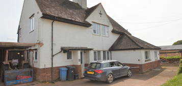 3 bed semi-detached house to rent