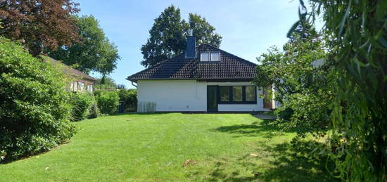 Saniertes Bungalow-Juwel mit großem Garten und moderner Ausstattung