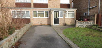 4 bedroom semi-detached house to rent