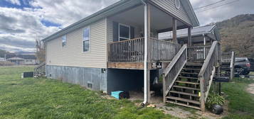 168 1st St, Rainelle, WV 25962