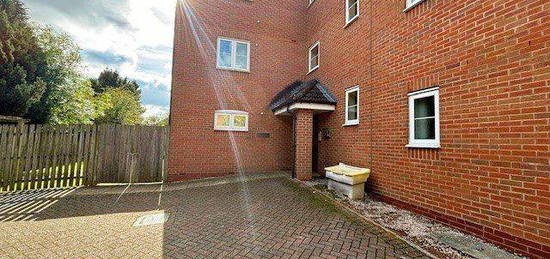 Flat for sale in Maypole Close, Birmingham, West Midlands B14