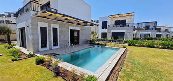 Bodrum Bala Site iinde 3+1 165 m Mstakil Villa