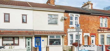 Terraced house to rent in Volta Road, Town Centre SN1