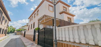 Casa adosada en venta en Calle Hazuelas, La Zubia Ciudad