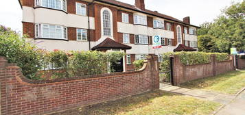 Flat to rent in Kenton Lane, Harrow HA3