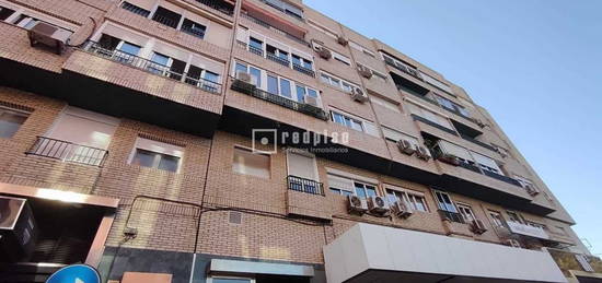 Piso en venta en calle Jerónimo de Roda