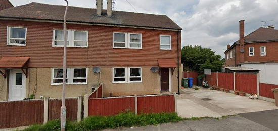 Semi-detached house to rent in Mellors Road, Mansfield, Nottinghamshire NG19