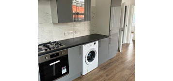 Flat to rent in Coldharbour Lane, London SW9