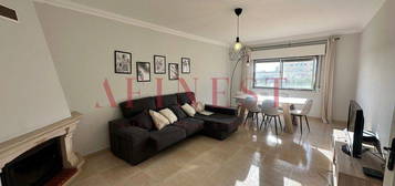 Apartamento T2 Em Mem Martins - Sintra