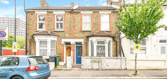 Flat to rent in Albion Road, Walthamstow, London E17