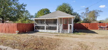 322 E Hamilton Ave, Rockdale, TX 76567