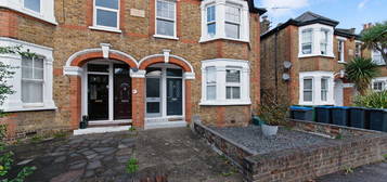 2 bed maisonette for sale