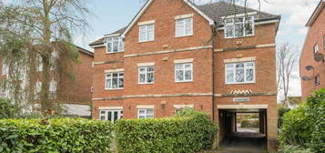 Flat to rent in Park Road, Camberley GU15