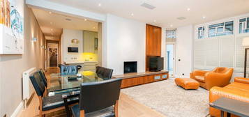 Flat to rent in Portman Mansions, Chiltern Street, Marylebone, London W1U