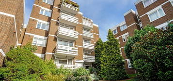 Flat to rent in Mountcombe Close, Surbiton KT6