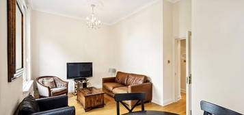 Flat to rent in Courtfield Road, South Kensington SW7