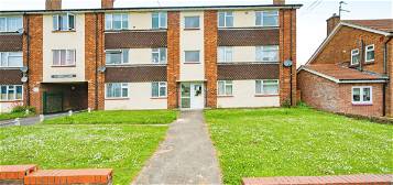 Flat for sale in Brewers Hill Road, Dunstable, Bedfordshire LU6