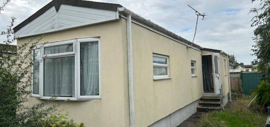 Mobile/park home for sale in Eastern Avenue, Penton Park, Chertsey KT16