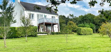 FINISTÈRE : Nr Huelgoat. Charmante maison de campagne de 2 cham