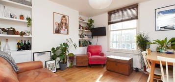 Flat to rent in Amhurst Road, Stoke Newington N16