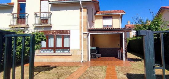 Casa o chalet independiente en venta en calle Riverebro, 21