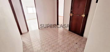 Apartamento T3 em zona central da Arrentela - Seixal