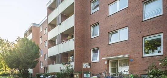 Ab sofort bezugsfrei! Komfortable 3 ZKB-Wohnung in Leer-Leerort