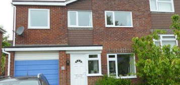 4 bedroom semi-detached house to rent