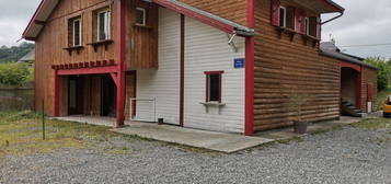 Appartement dans belle maison bois