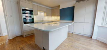 3 bedroom flat to rent