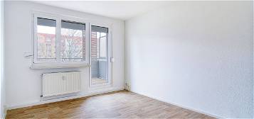 Gemütliche 3-Raum-Wohnung mit großem Balkon nur für Sie frisch Renoviert!