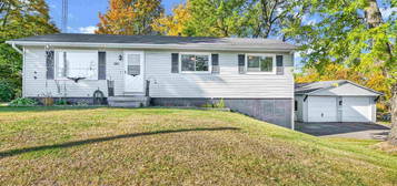 781 N Watertown Ave, Jefferson, WI 53549