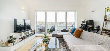 Flat for sale in Fortune Green Road, London NW6