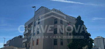 Apartamento T2 na Rua D Pedro V, em Mafamude [SD/03984]