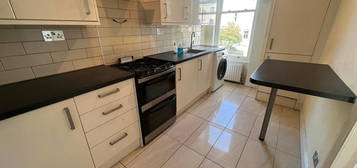 Flat to rent in Miranda Road, London N19